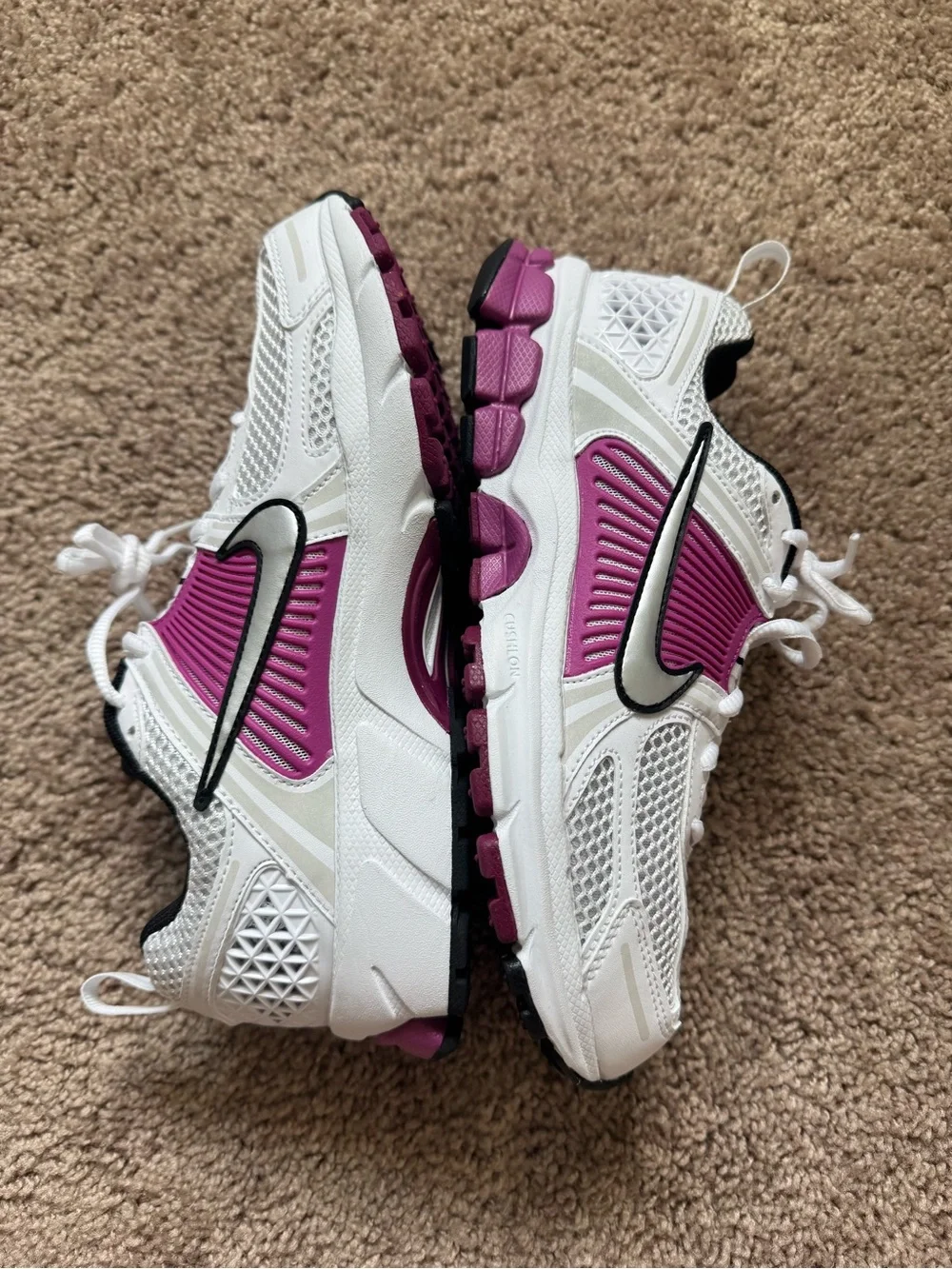 NEW Nike Vomero 5 Women's 7.5 Youth 6 Pink/Black/Silver Sneaker HF6998-102 Sport